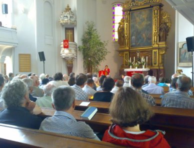 Blick in die Moritzburger Kirche während eines Gemeinschaftstages